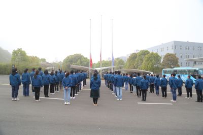 德赢VWIN医药进行周年庆升旗典礼及宣誓活动！